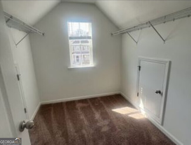 Building Photo - 135 Sams Dr