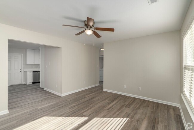 Building Photo - Hidden Gem! Premium Location 2BD/1BTH with WiFi & Washer/Dryer Included!