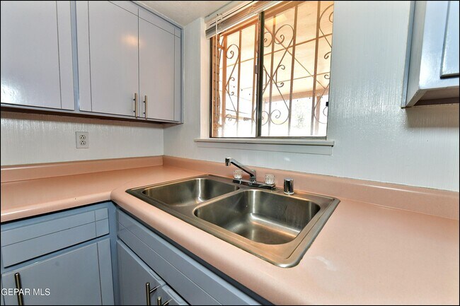 Building Photo - 5613 Creston Ave