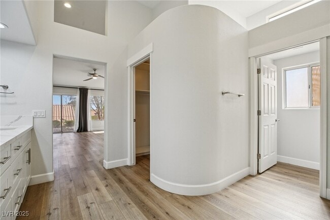 Building Photo - 2504 Youngdale Dr