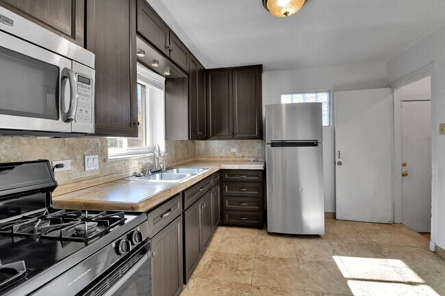 Building Photo - 4 bedroom, 2 bath home in Park Hill