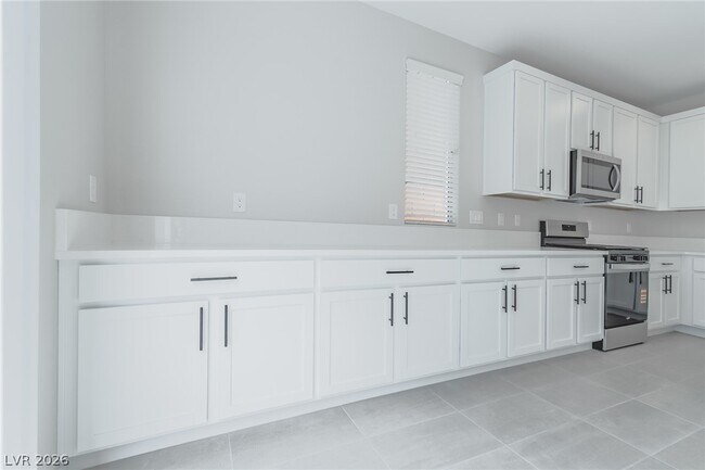 Building Photo - 5945 Lindenberry Walk St