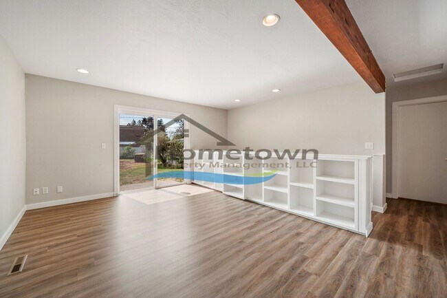 Building Photo - 4 Bedroom 2 Bath Home with 2-Car Detached Garage Available in Hayden, Idaho!