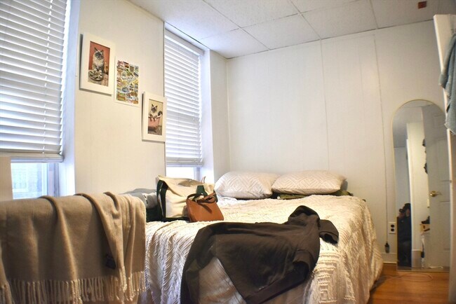 Building Photo - 158 Salem St