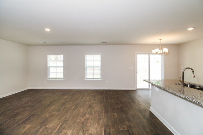 Building Photo - Beautiful home in Honey Tree