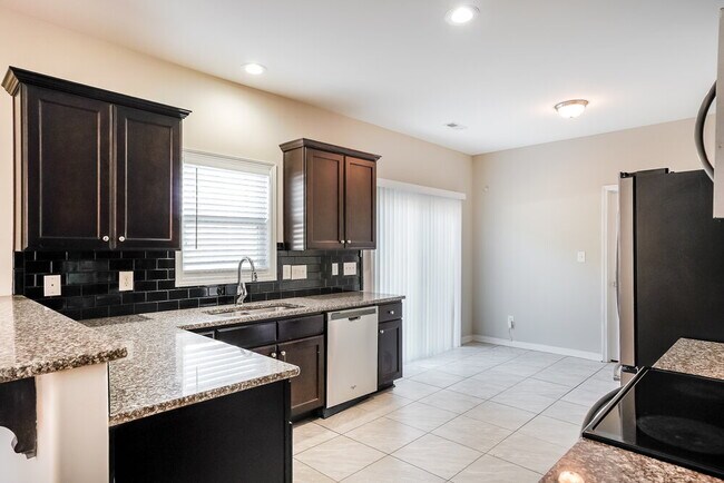 Building Photo - 229 Darecrest Ln