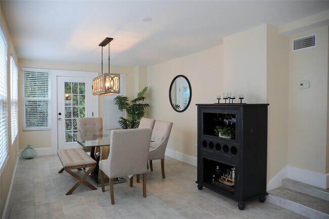 Building Photo - FURNISHED LUXURY 3 Br 3 Ba RENTAL NEAR DOW...