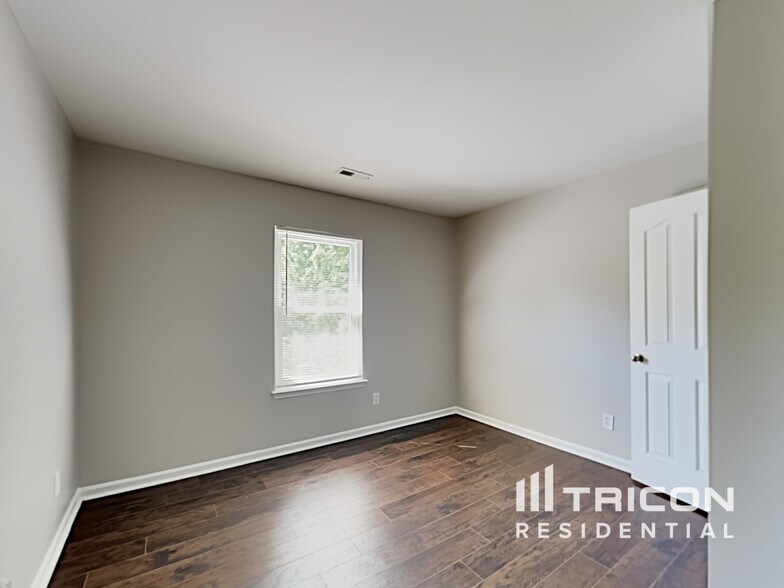 Building Photo - 708 Harrier Rd