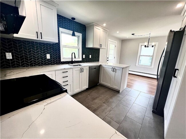 Building Photo - 143 Greenmeadow Cir
