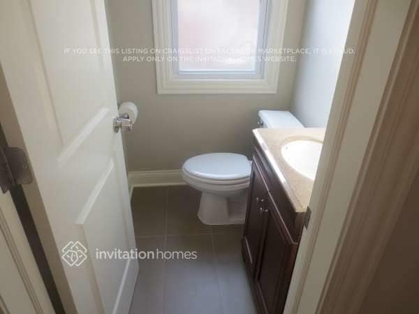 Building Photo - 8228 S Christiana Ave