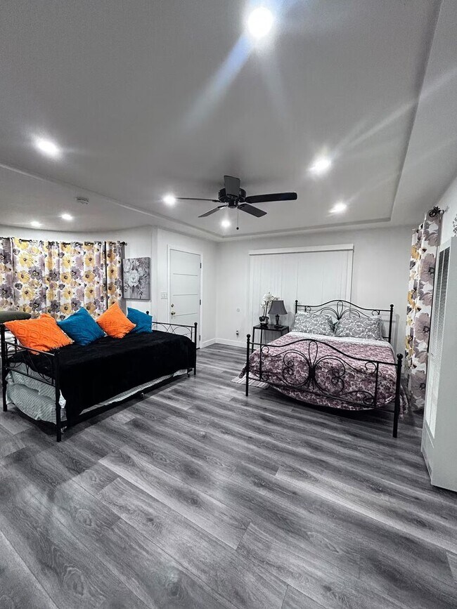 Building Photo - Charming 2-Bedroom Home in Los Angeles