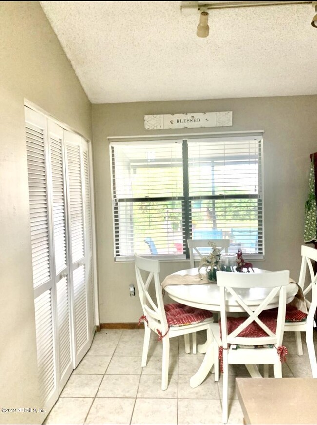 Building Photo - 14171 Drakes Point Dr