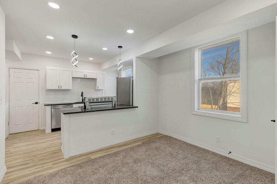 Building Photo - 422 Watkins St