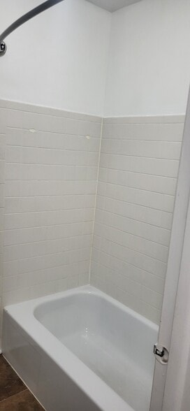 Bath - 16W470 Lake Dr