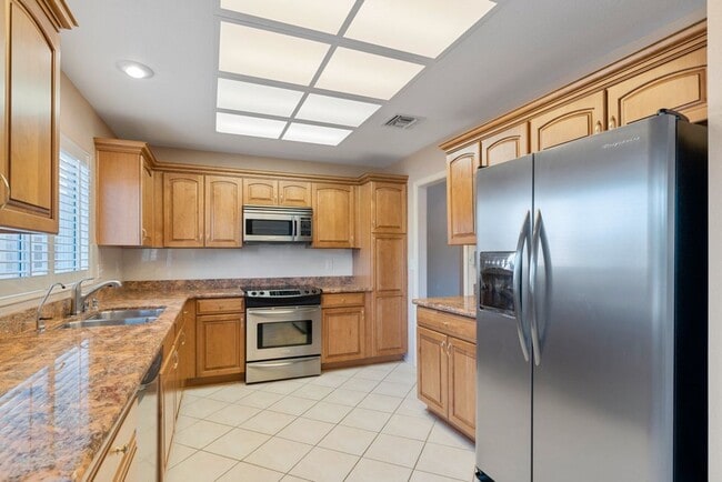 Building Photo - Gorgeous 2 Bed 2 Bath Single Story home in...