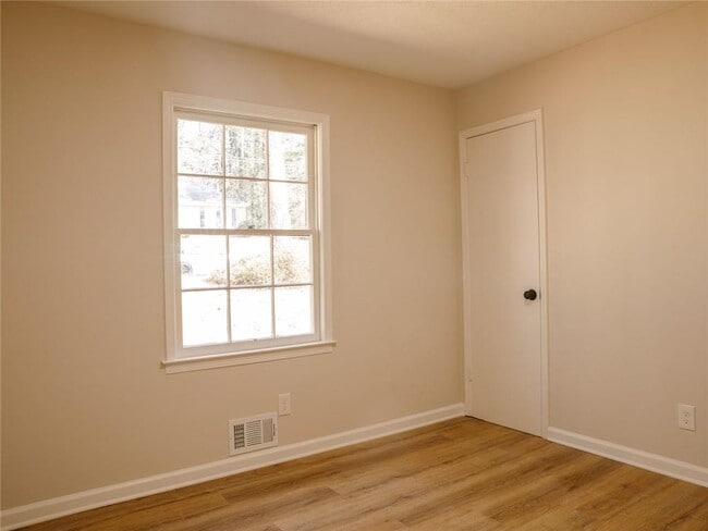 Building Photo - 95 Simpson Dr NE