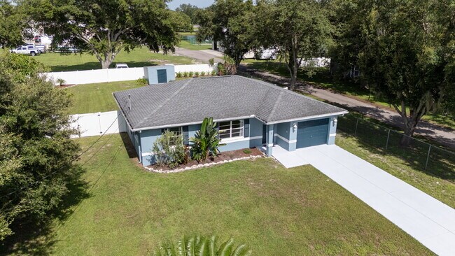 Building Photo - 3 Bed | 2 Bath | 1,200 Sq Ft Single-Family Home  RENT NOW WITH ZERO DEPOSIT on a 12-month lease!
