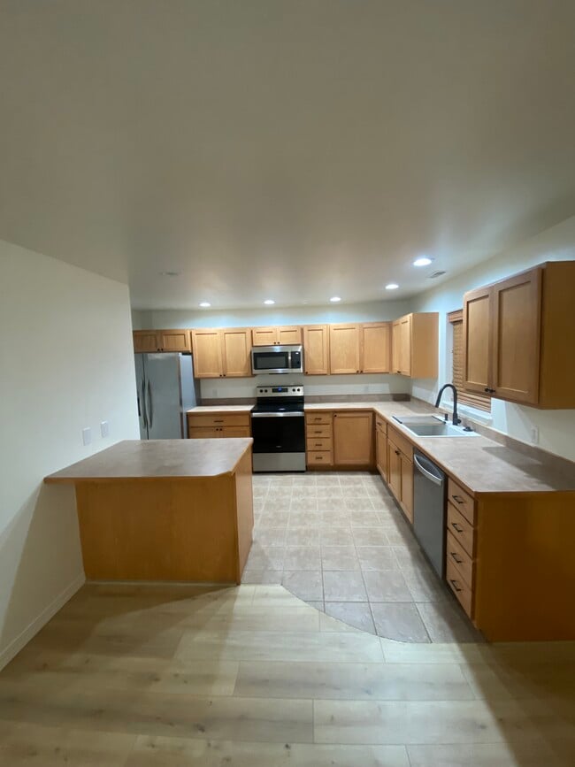 Primary Photo - 108 Church St