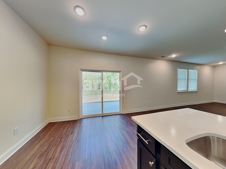 Building Photo - 180 Pecan Dr