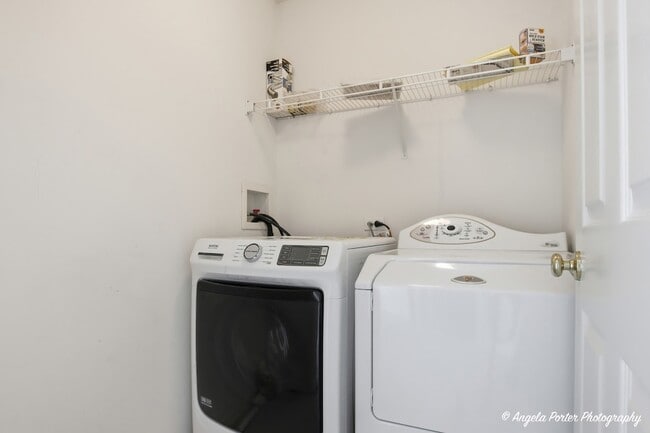 Building Photo - 749 S Parkside Dr