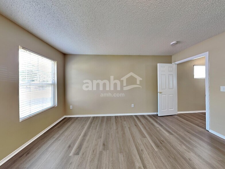 Building Photo - 3004 Van Dorn Rd