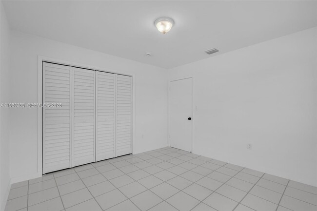 Building Photo - 3572 SW 25th St