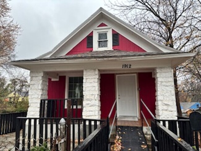 Primary Photo - HUGE 4 BEDROOM READY NOW! KANSAS CITY!