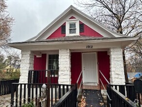 Building Photo - HUGE 4 BEDROOM READY NOW! KANSAS CITY!