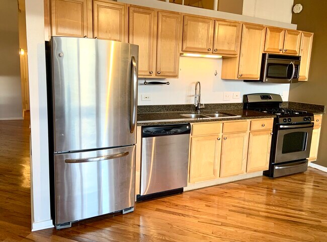 Building Photo - 500 S Clinton St