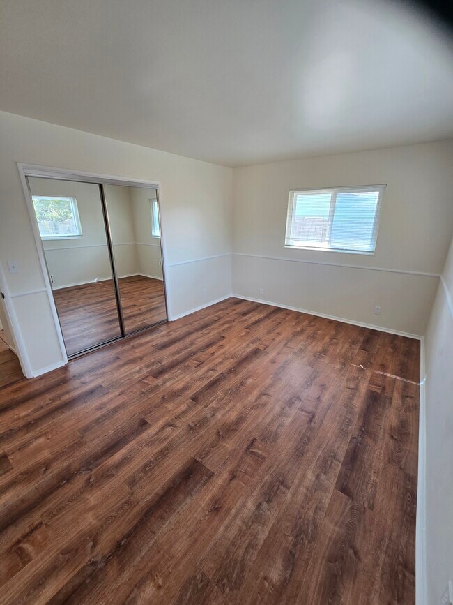 Building Photo - 449 Thumbelina Dr