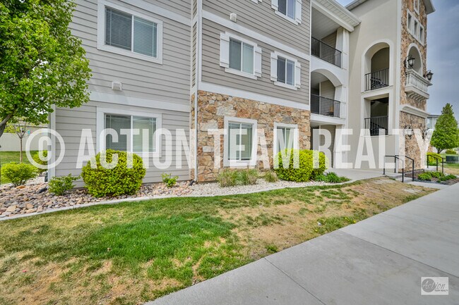 Building Photo - Top Floor Condo in Saratoga Springs!