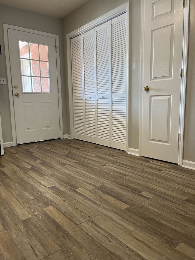 Building Photo - Beautiful Updated Townhomes in Decatur, AL
