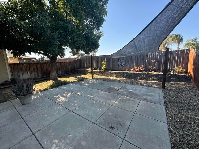 Building Photo - 239 Almondtree Ln