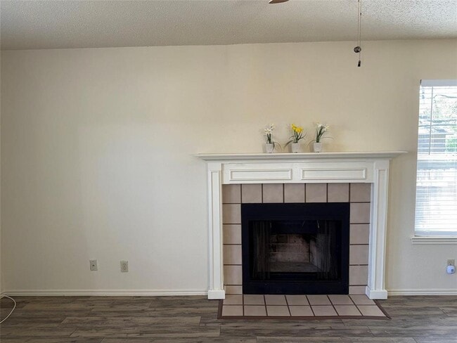 Building Photo - 6109 Parkwood Dr