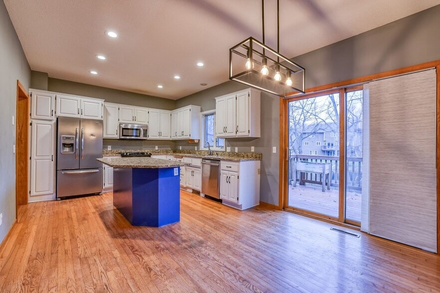 Building Photo - 7123 Yorktown Ln N