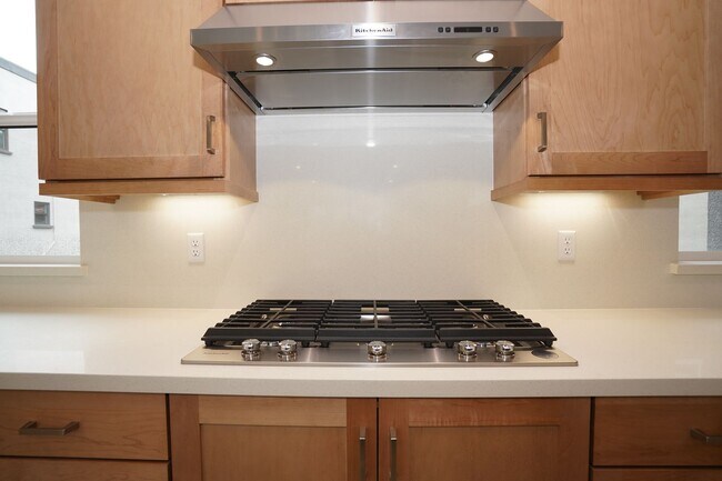 Building Photo - New Construction End Unit Luxury Townhome in Central Sunnyvale Location!