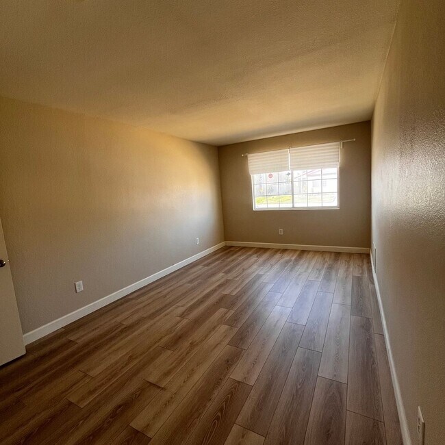 Building Photo - 13649 Glengarry Dr