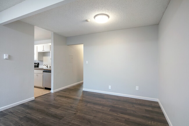 Building Photo - Glen Grove Apartments