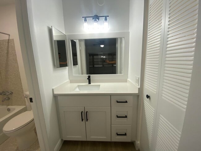 Building Photo - 6850 Royal Palm Blvd