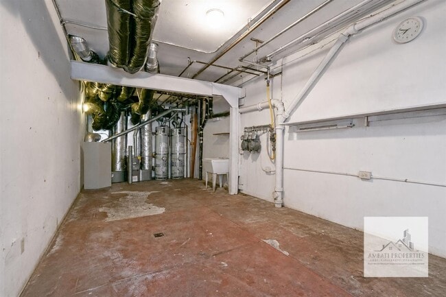 Building Photo - 2610-2612-2612 Greenwich St