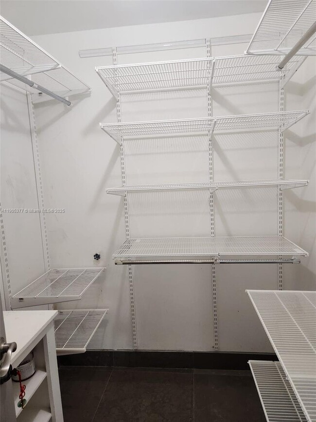 Building Photo - 124 NE 19th Ct