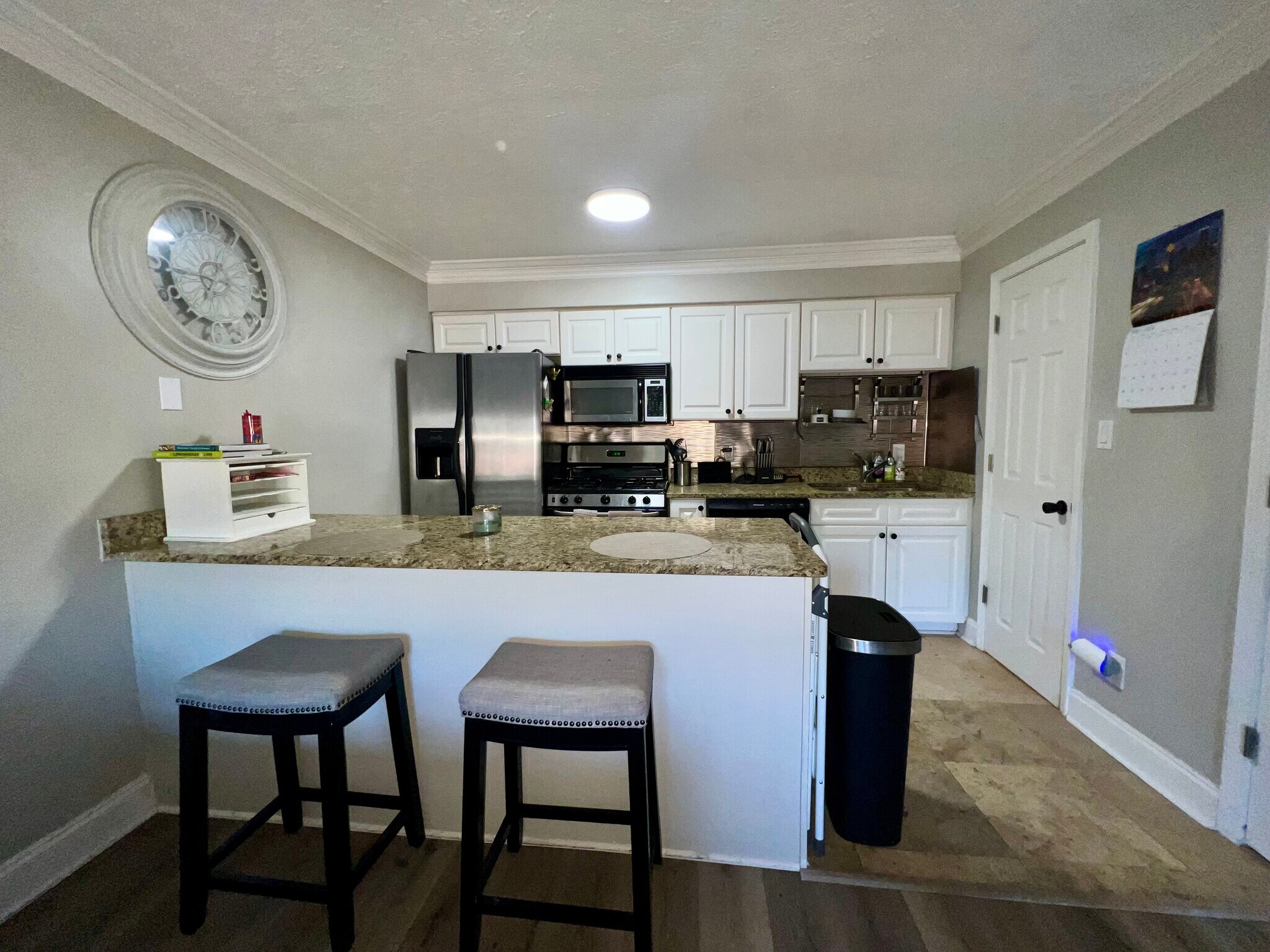Building Photo - 6980 Roswell Rd