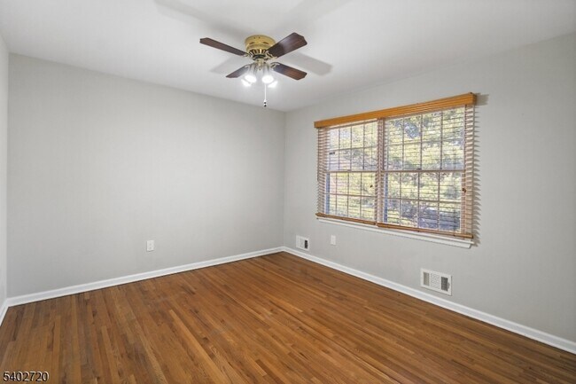 Building Photo - 6 Hoagland Ct