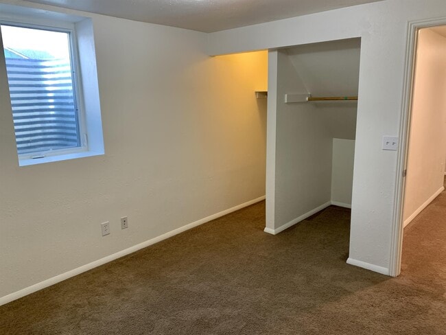 Building Photo - 3895 Kitt Dr