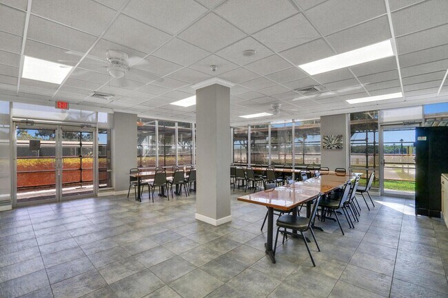 Building Photo - 2121 N Ocean Blvd