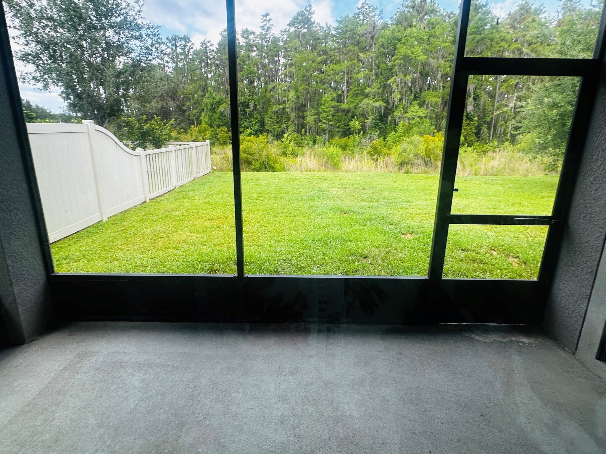 Building Photo - 10749 Pleasant Knoll Dr