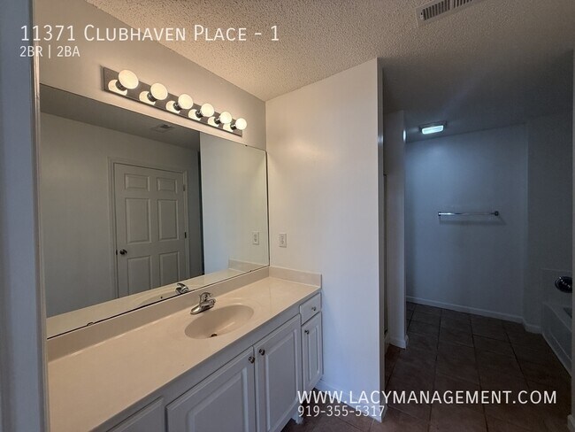 Building Photo - 11371 Clubhaven Pl