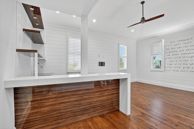 Building Photo - 200 NW 10th St