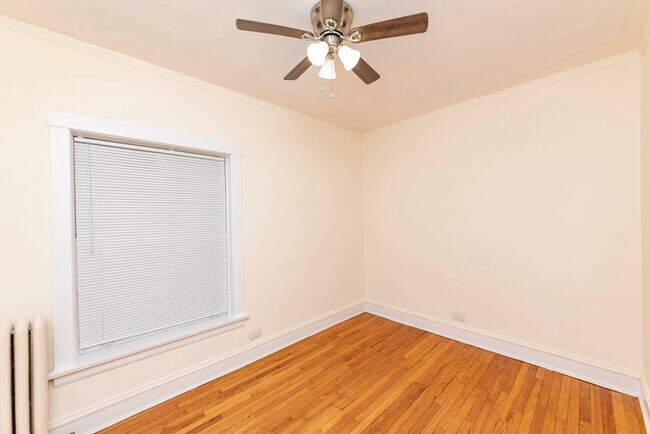 Building Photo - 735 Hinman Ave