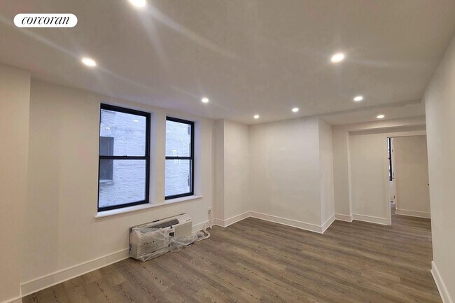 Building Photo - 45 W 81st St
